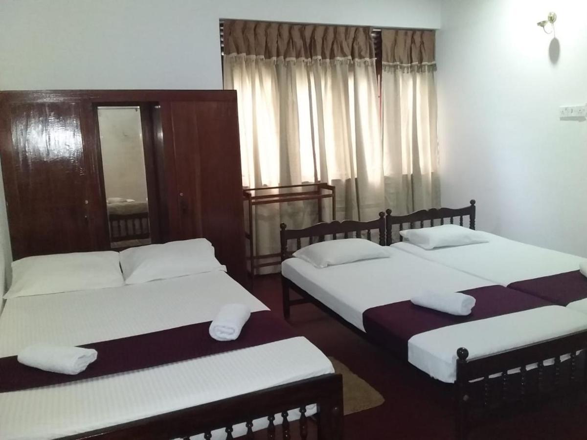 Lazy Bear Best Hostel In Канди Экстерьер фото